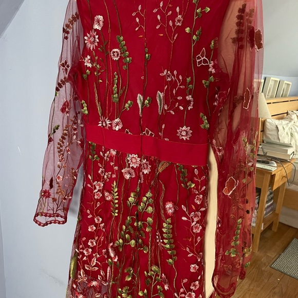 Gorgeous Women’s Holiday Dress, Size M - Picture 2 of 6